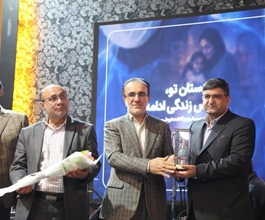  اهدای نشان سلامت به استاندار چهارمحال و بختیاری