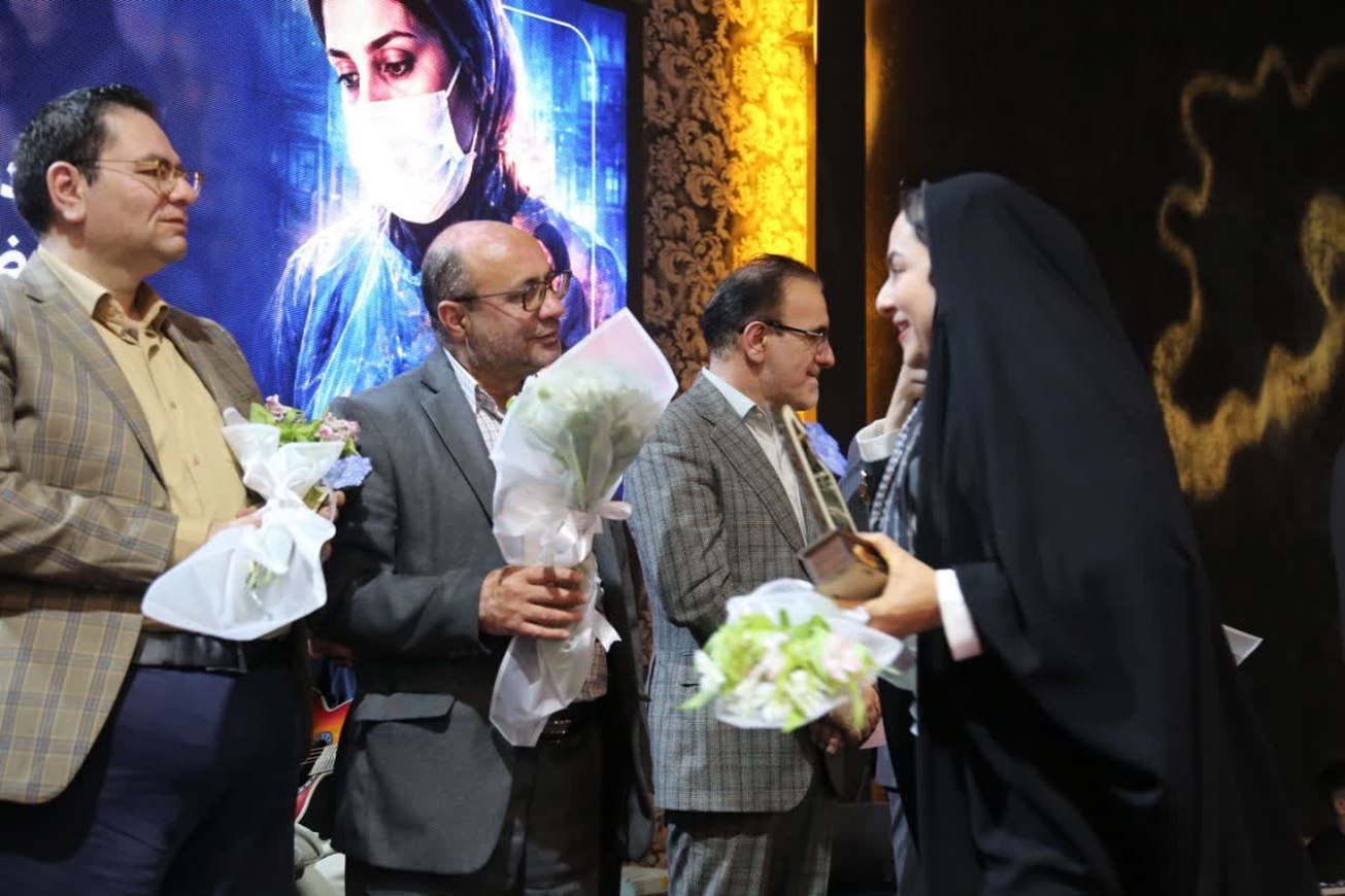 تجلیل از یکصد تن از پزشکان، دندان‌پزشکان و متخصصان فرهیخته استان