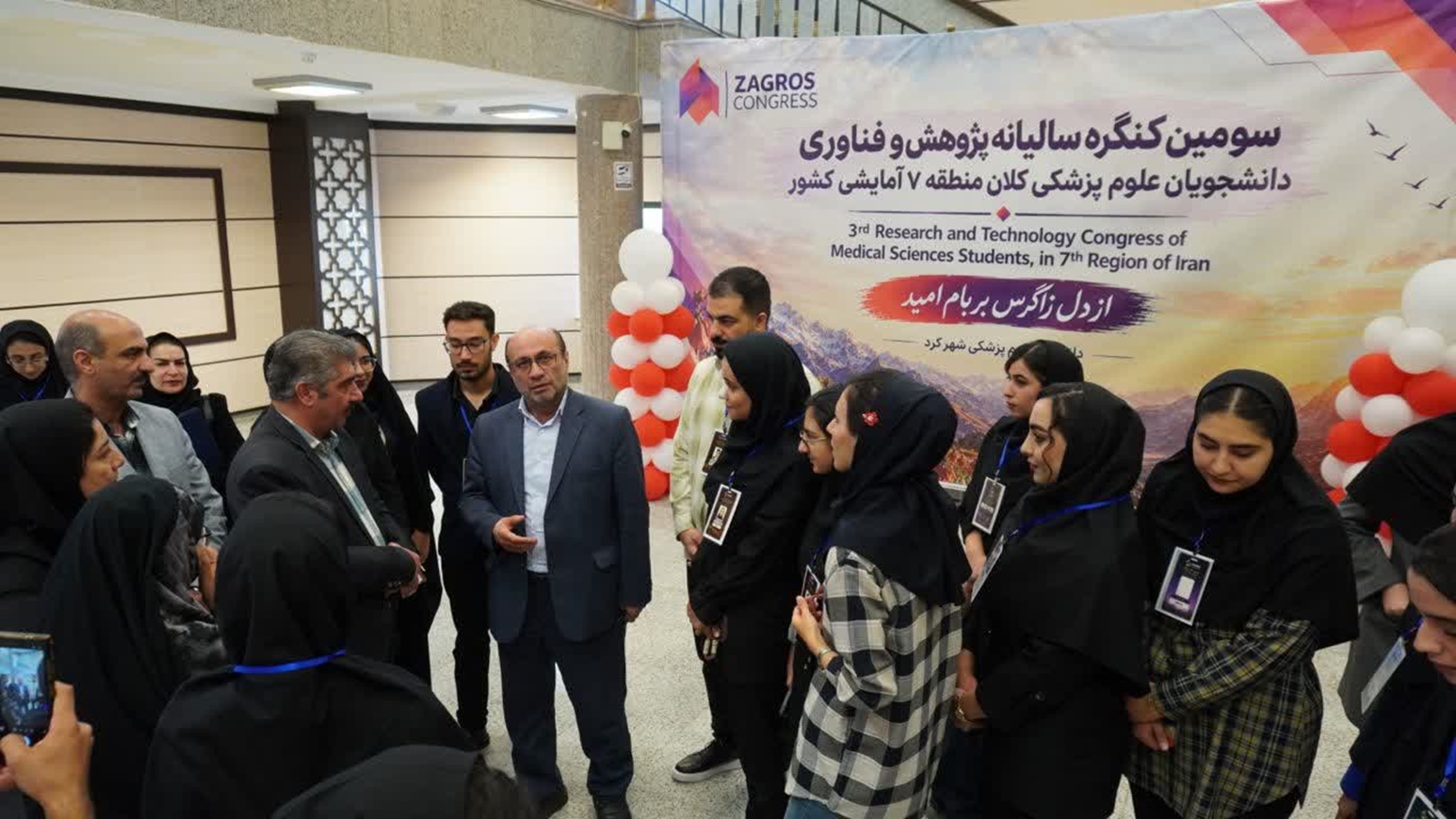 دانشجویان باید در کنار دانش‌اندوزی، مهارت‌های عملی و مسئولیت‌پذیری اجتماعی را کسب کنند